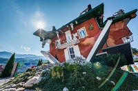 Haus steht Kopf © ichmachefotos.com (TVB Silberregion Karwendel)