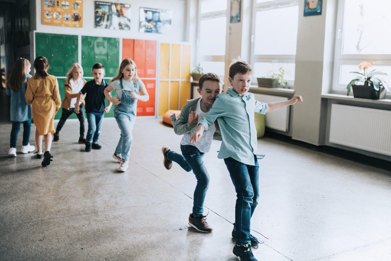 Zur Integration von Kindern mit Autismus: Umfeld aufklären und zu einem besseren Umgang befähigen Zur Integration von Kindern mit Autismus: Umfeld aufklären und zu einem besseren Umgang befähigen