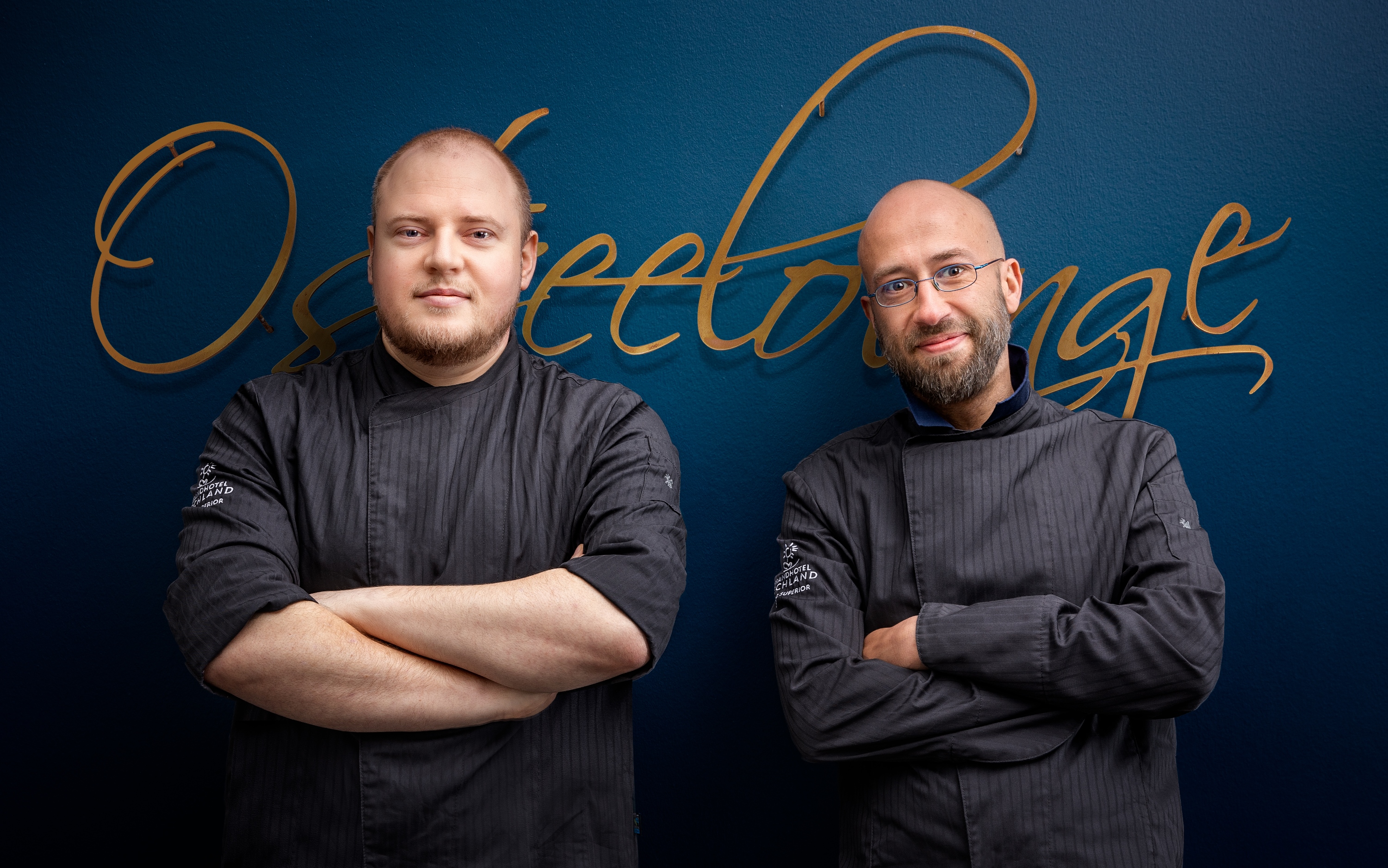 André Beiersdorff (li.) und Matthias Stolze (re.) kochen als Doppelspitze im Gourmetrestaurant Ostseelounge André Beiersdorff (li.) und Matthias Stolze (re.) kochen als Doppelspitze im Gourmetrestaurant Ostseelounge