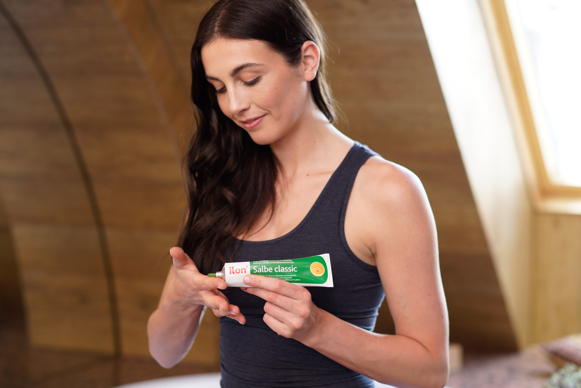 ilon®Salbe classic hilft effektiv in jeder Phase der Hautentzündung (Bildquelle: @ Cesra Arzneimittel GmbH& Co. KG)