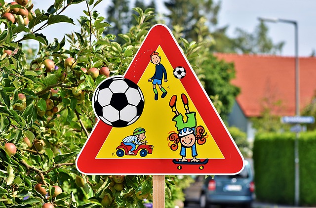 Kinder im Strassenverkehr (Bildquelle: Pixabay- freie kommerzielle Nutzung) Kinder im Strassenverkehr (Bildquelle: Pixabay- freie kommerzielle Nutzung)