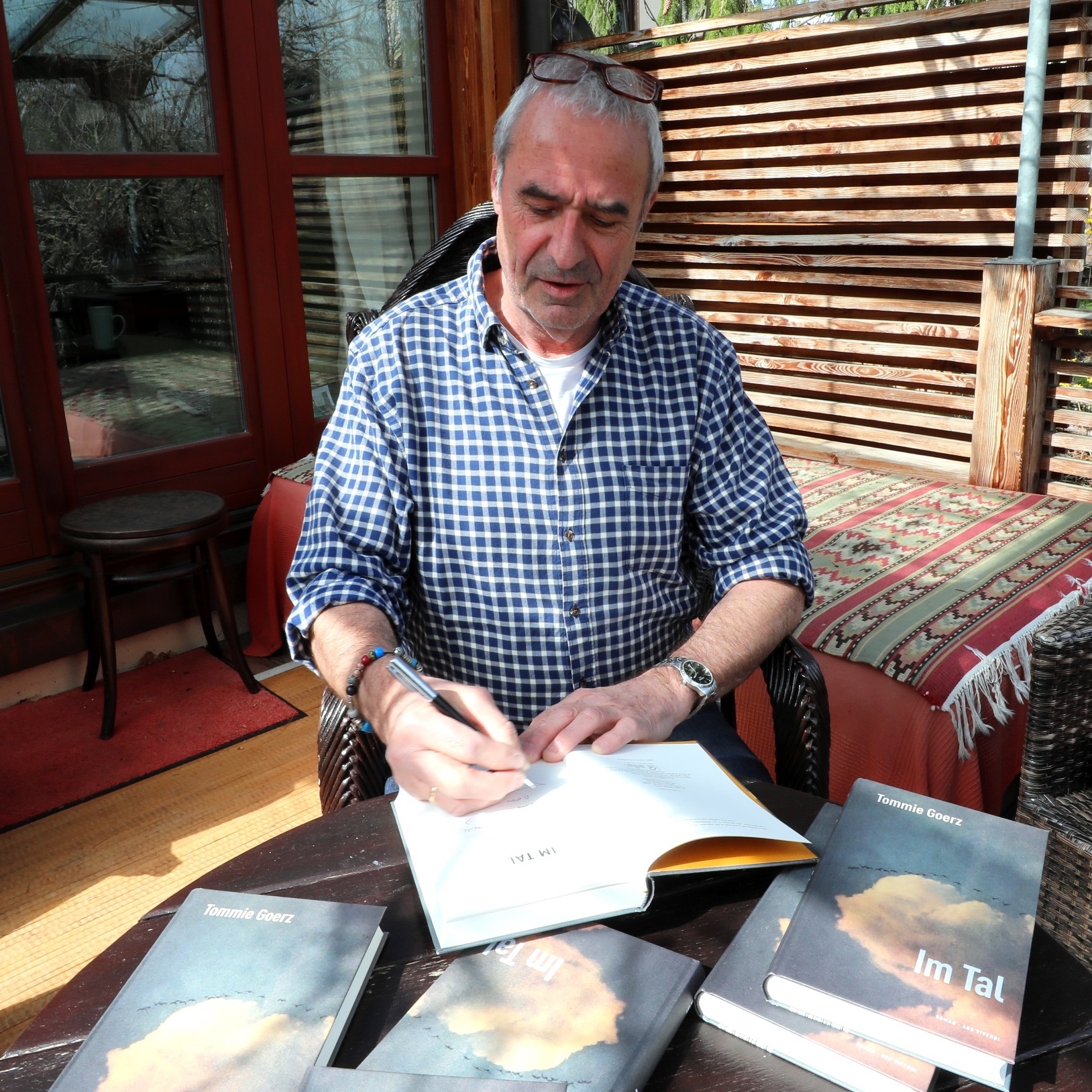 Buchvorstellung - Tommie Goerz „Im Tal“ (JockiFoto, Erlangen) Buchvorstellung - Tommie Goerz „Im Tal“ (JockiFoto, Erlangen)