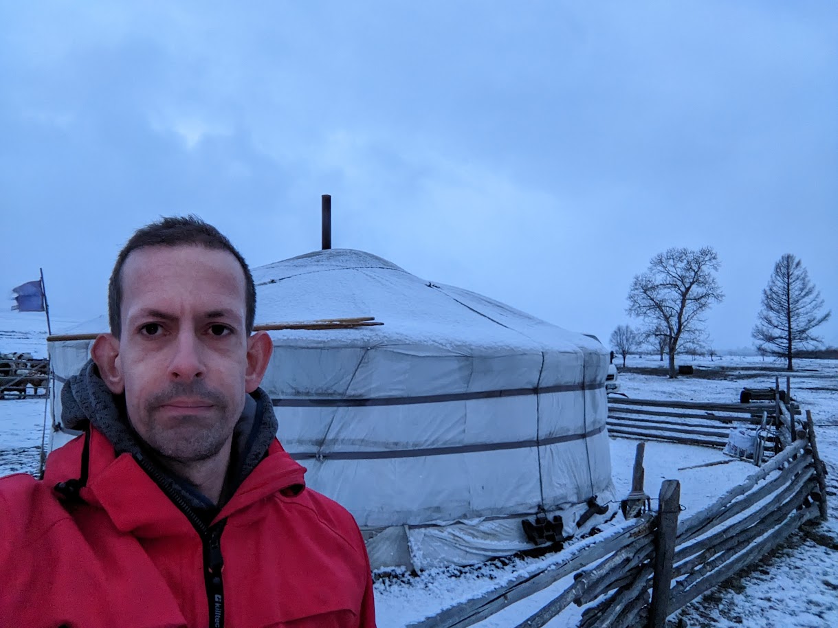 Survival Experte Besseler bei Normaden in der Mongolei (Die Bildrechte liegen bei dem Verfasser der Mitteilung.)