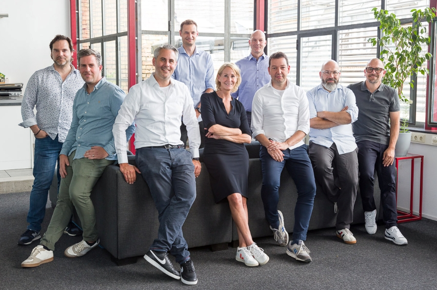 Team OPEN und Team QOSSMIC (Bildquelle: @OPEN Digitalgruppe GmbH) Team OPEN und Team QOSSMIC (Bildquelle: @OPEN Digitalgruppe GmbH)
