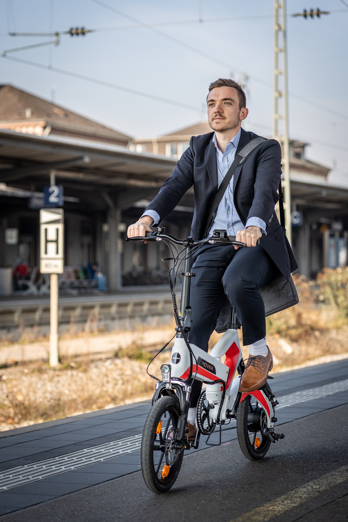 Das ROVER Fold E-Bike ist hervorragend für den urbanen Raum geeignet. Das ROVER Fold E-Bike ist hervorragend für den urbanen Raum geeignet.