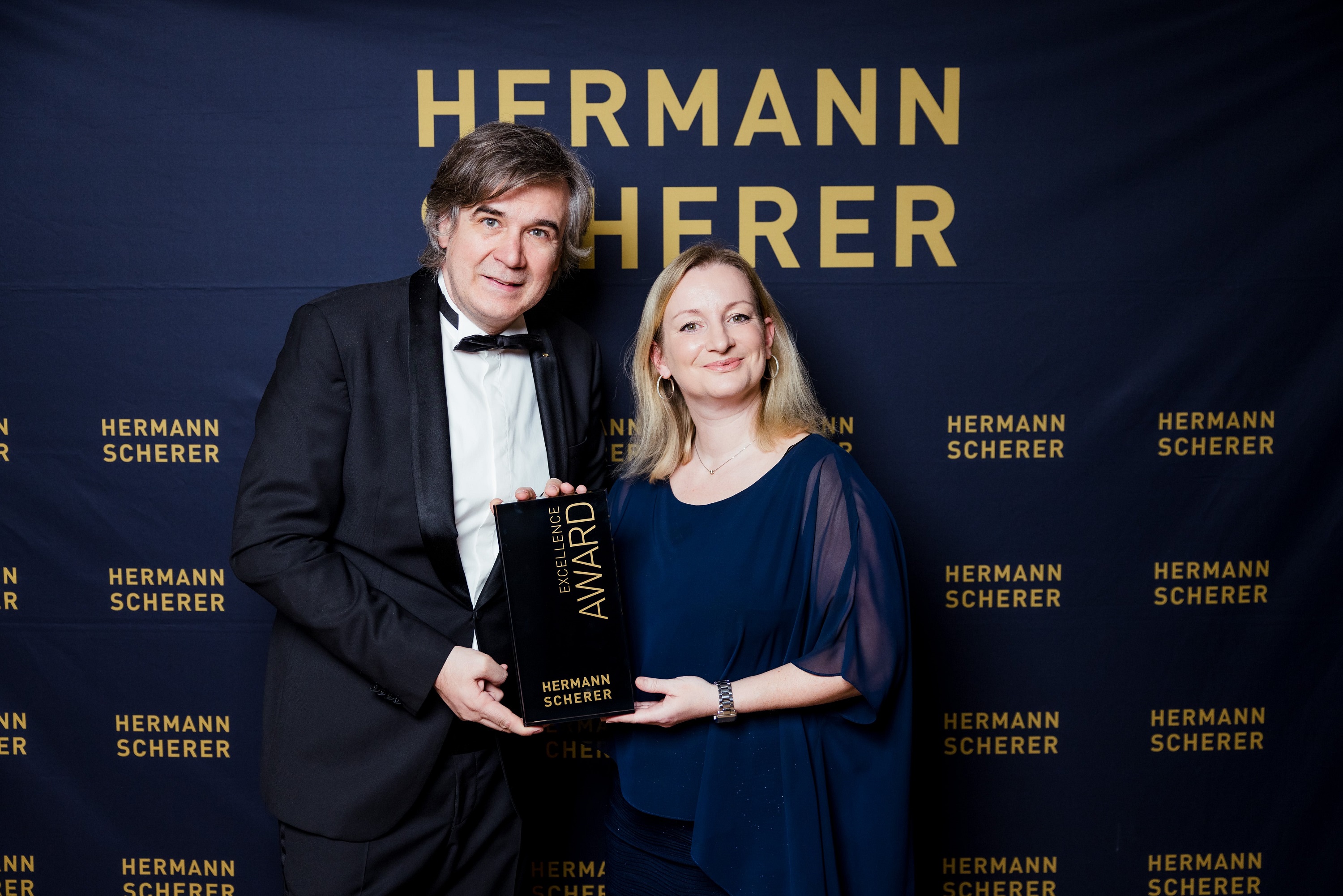 Top Speaker Hermann Scherer überreicht Rike Krause die Auszeichnung (Foto: Justin Bockey) Top Speaker Hermann Scherer überreicht Rike Krause die Auszeichnung (Foto: Justin Bockey)
