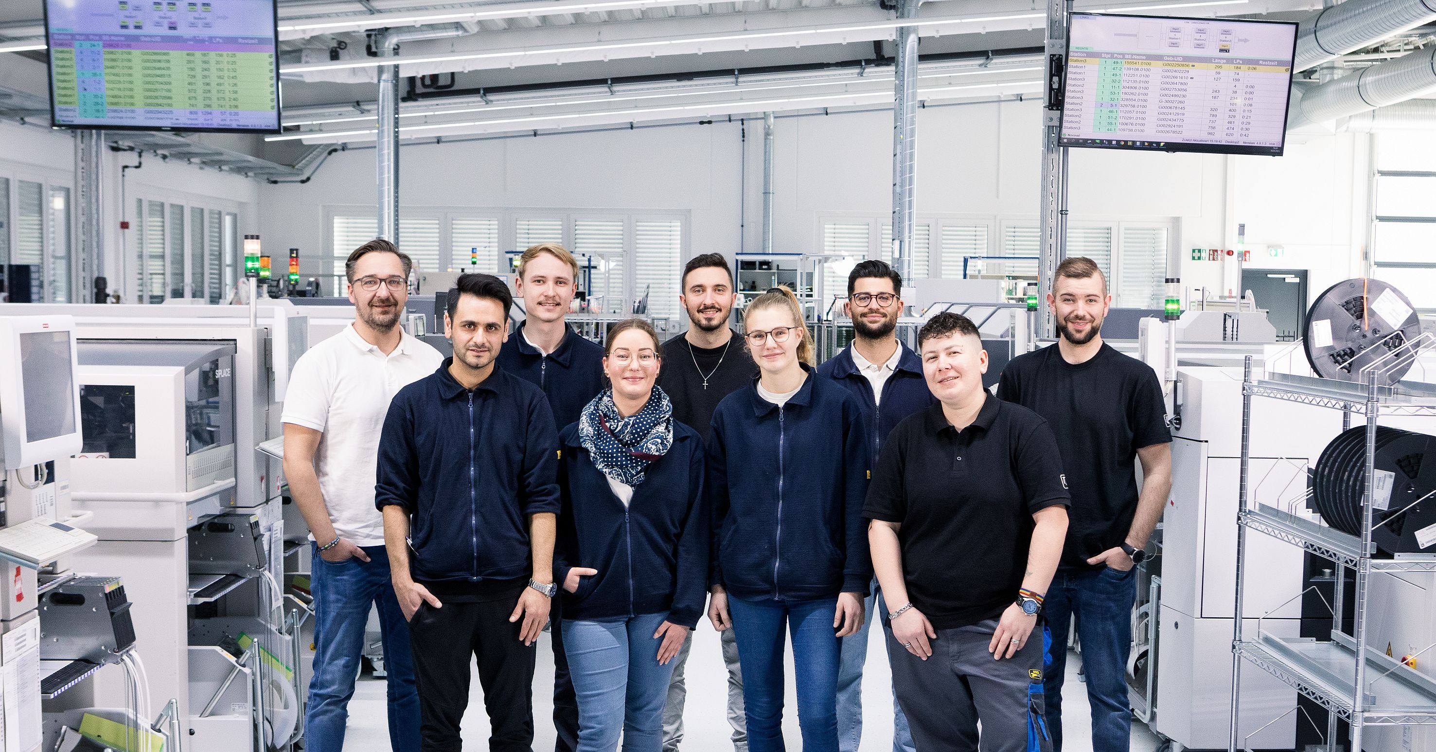 Spannende Jobs und zukunftssichere Arbeitsplätze: TQ-Mitarbeitende am Standort Oberland (Bildquelle: TQ-Group) Spannende Jobs und zukunftssichere Arbeitsplätze: TQ-Mitarbeitende am Standort Oberland (Bildquelle: TQ-Group)