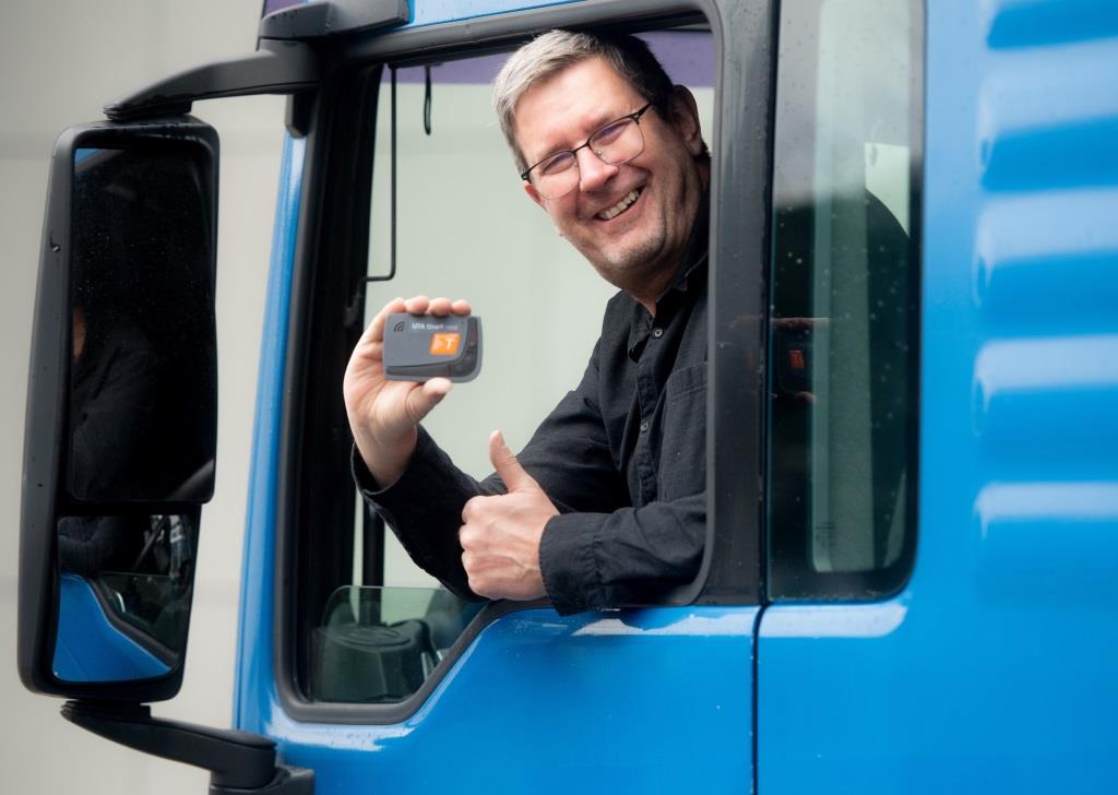 UTA One®next–UTA Edenreds EETS-Mautbox der nächsten Generation (Die Bildrechte liegen bei dem Verfasser der Mitteilung.) UTA One®next–UTA Edenreds EETS-Mautbox der nächsten Generation (Die Bildrechte liegen bei dem Verfasser der Mitteilung.)