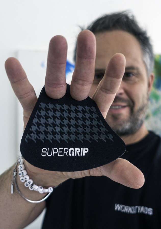 Workoutpads mit Supergrip-Beschichtung sind die beste Wahl und Alternative zu Fitness Handschuhen. Workoutpads mit Supergrip-Beschichtung sind die beste Wahl und Alternative zu Fitness Handschuhen.