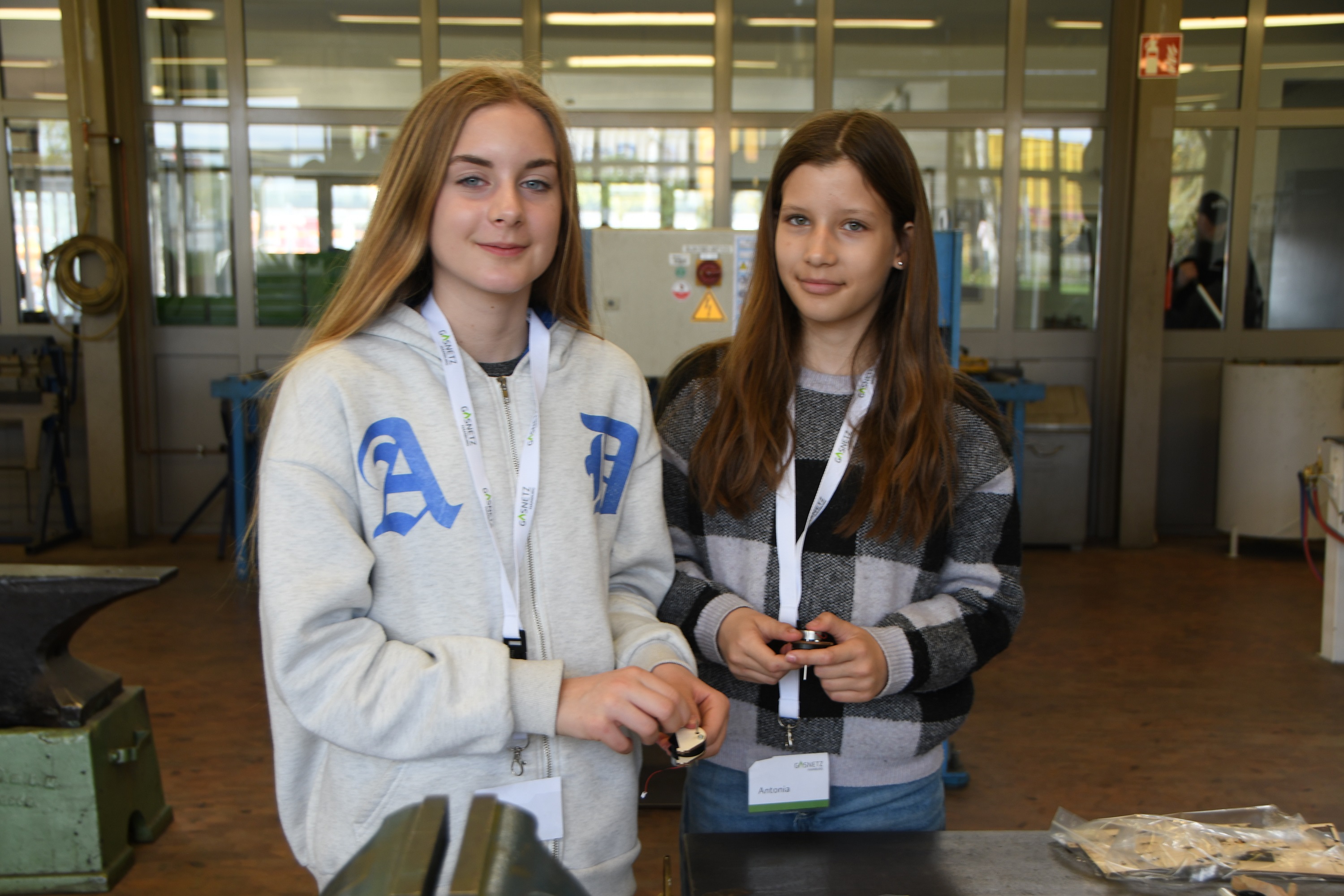 Bei Gasnetz Hamburg haben die Schülerinnen am Girls' Day Rennwagen aus Holz mit Solarantrieb gebaut. Foto: Gasnetz Hamburg Bei Gasnetz Hamburg haben die Schülerinnen am Girls' Day Rennwagen aus Holz mit Solarantrieb gebaut. Foto: Gasnetz Hamburg