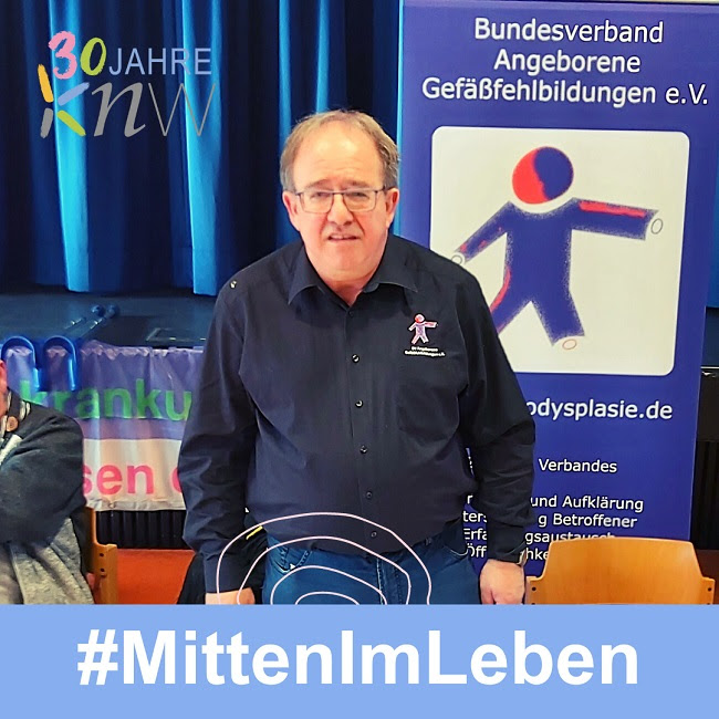 Alexander Exner bei der Standbetreuung seines Vereins (Bildquelle: @Bundesverband Angeborene Gefäßfehlbildungen e.V.) Alexander Exner bei der Standbetreuung seines Vereins (Bildquelle: @Bundesverband Angeborene Gefäßfehlbildungen e.V.)