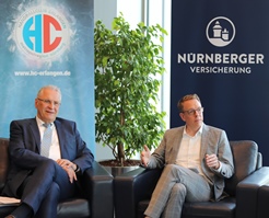 JockiFoto: Joachim Herrmann (Bayerischer Innenminister) und Harald Rosenberger (Vorstand NÜRNBERGER) JockiFoto: Joachim Herrmann (Bayerischer Innenminister) und Harald Rosenberger (Vorstand NÜRNBERGER)