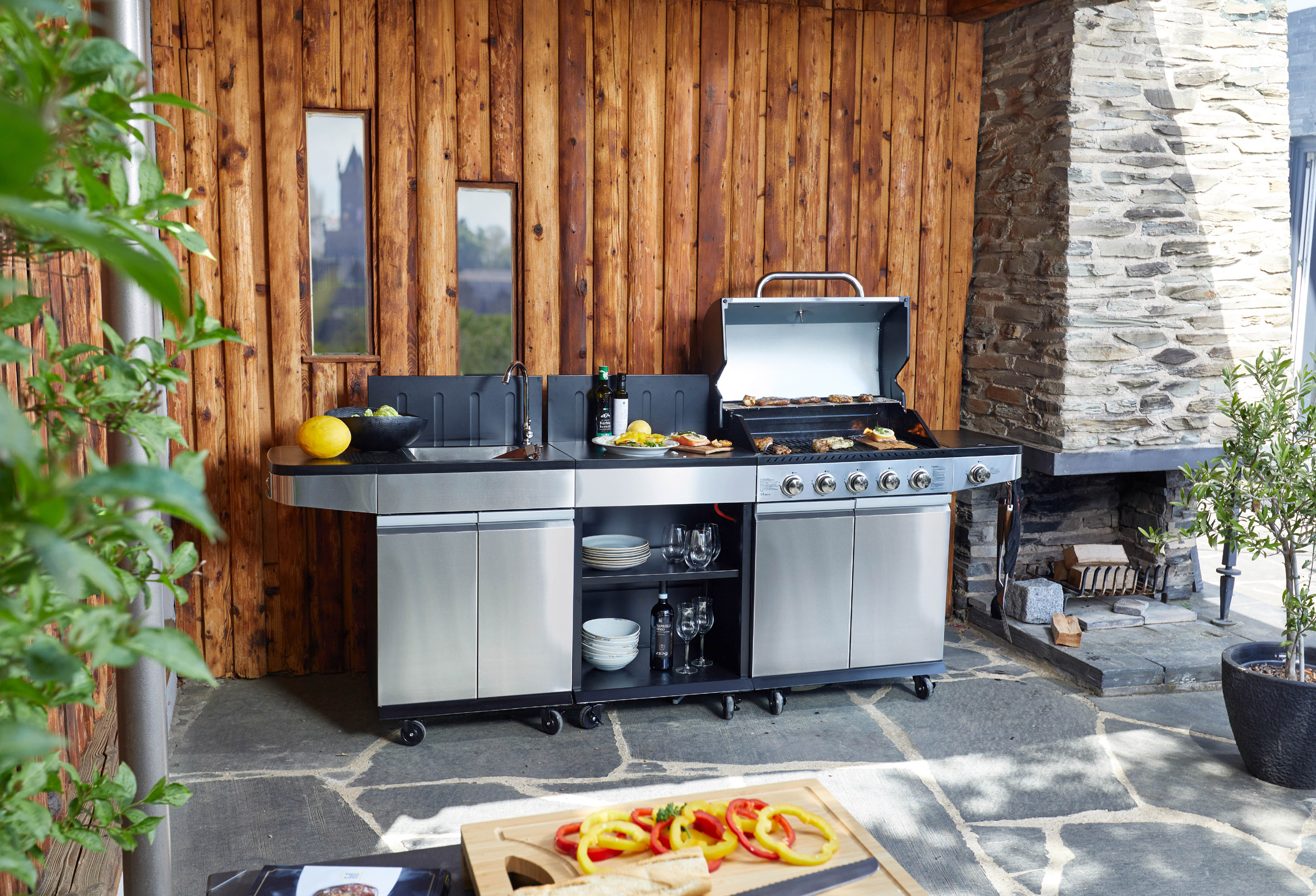 Stilvoll Grillen mit Gas im Garten oder auf der Terrasse (Die Bildrechte liegen bei dem Verfasser der Mitteilung.)