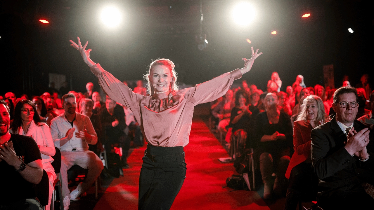 Standing Ovations für Natalie Molker Foto: Justin Bockey (Die Bildrechte liegen bei dem Verfasser der Mitteilung.) Standing Ovations für Natalie Molker Foto: Justin Bockey (Die Bildrechte liegen bei dem Verfasser der Mitteilung.)