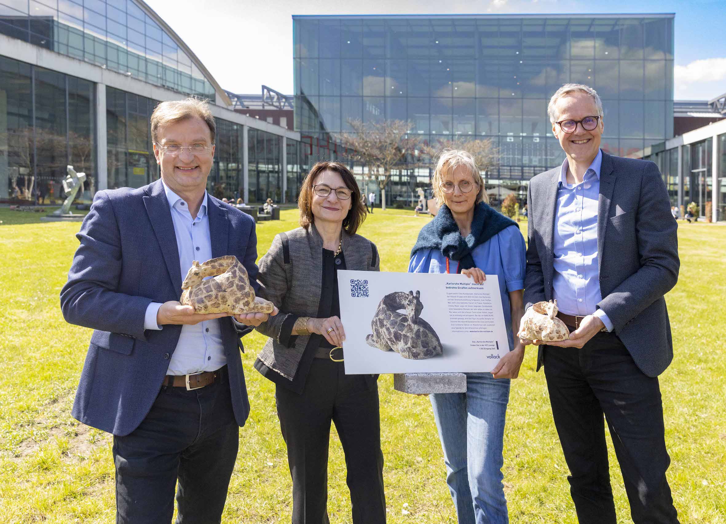 Präsentation des neuen Karlsruhe Multiples bei der Preview der art KARLSRUHE (Bildquelle: Jürgen Rösner) Präsentation des neuen Karlsruhe Multiples bei der Preview der art KARLSRUHE (Bildquelle: Jürgen Rösner)