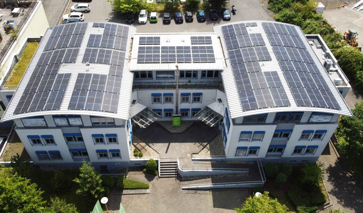 Photovoltaik-Anlage auf dem Dach der VARIO Software AG Photovoltaik-Anlage auf dem Dach der VARIO Software AG