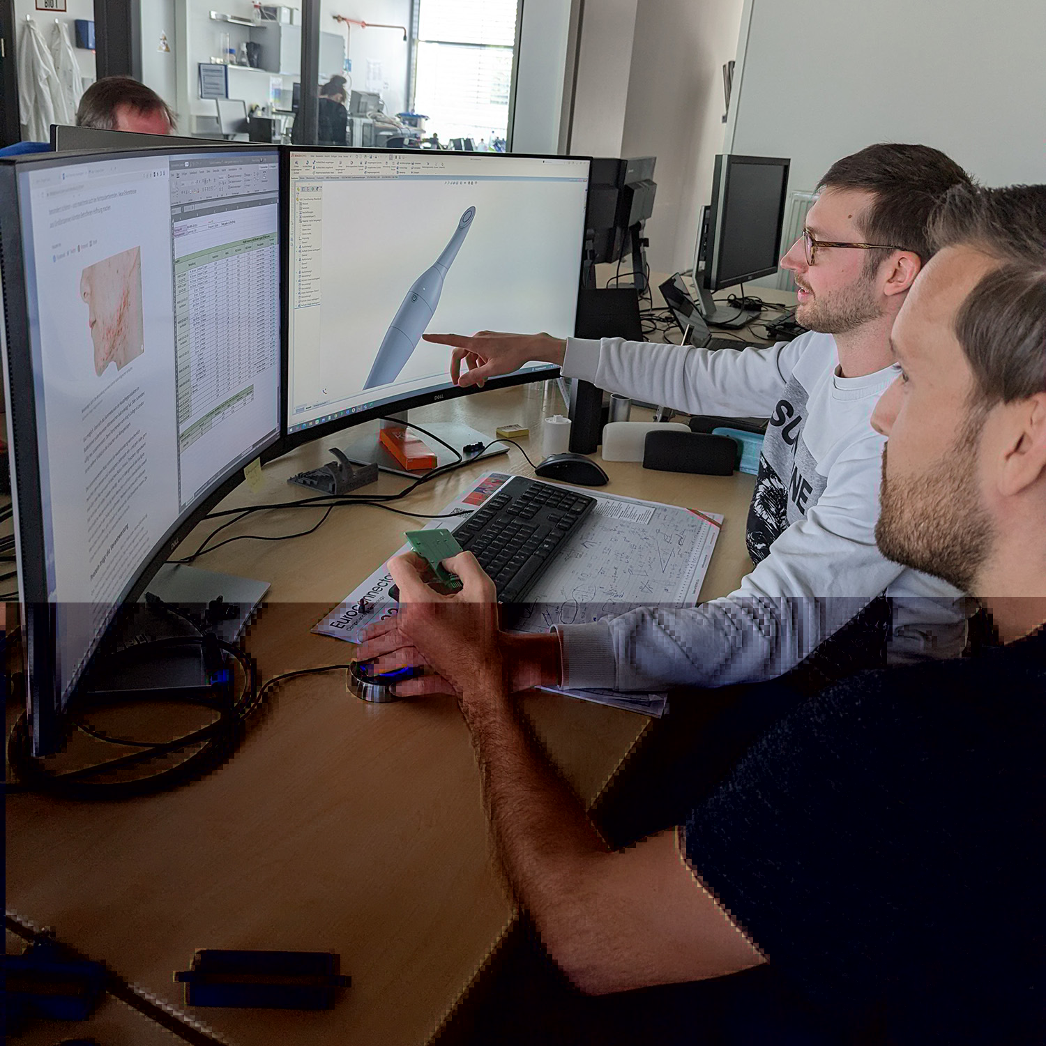 Mitarbeiter von terraplasma aus dem Entwicklungsteam für tpSkin (Die Bildrechte liegen bei dem Verfasser der Mitteilung.)
