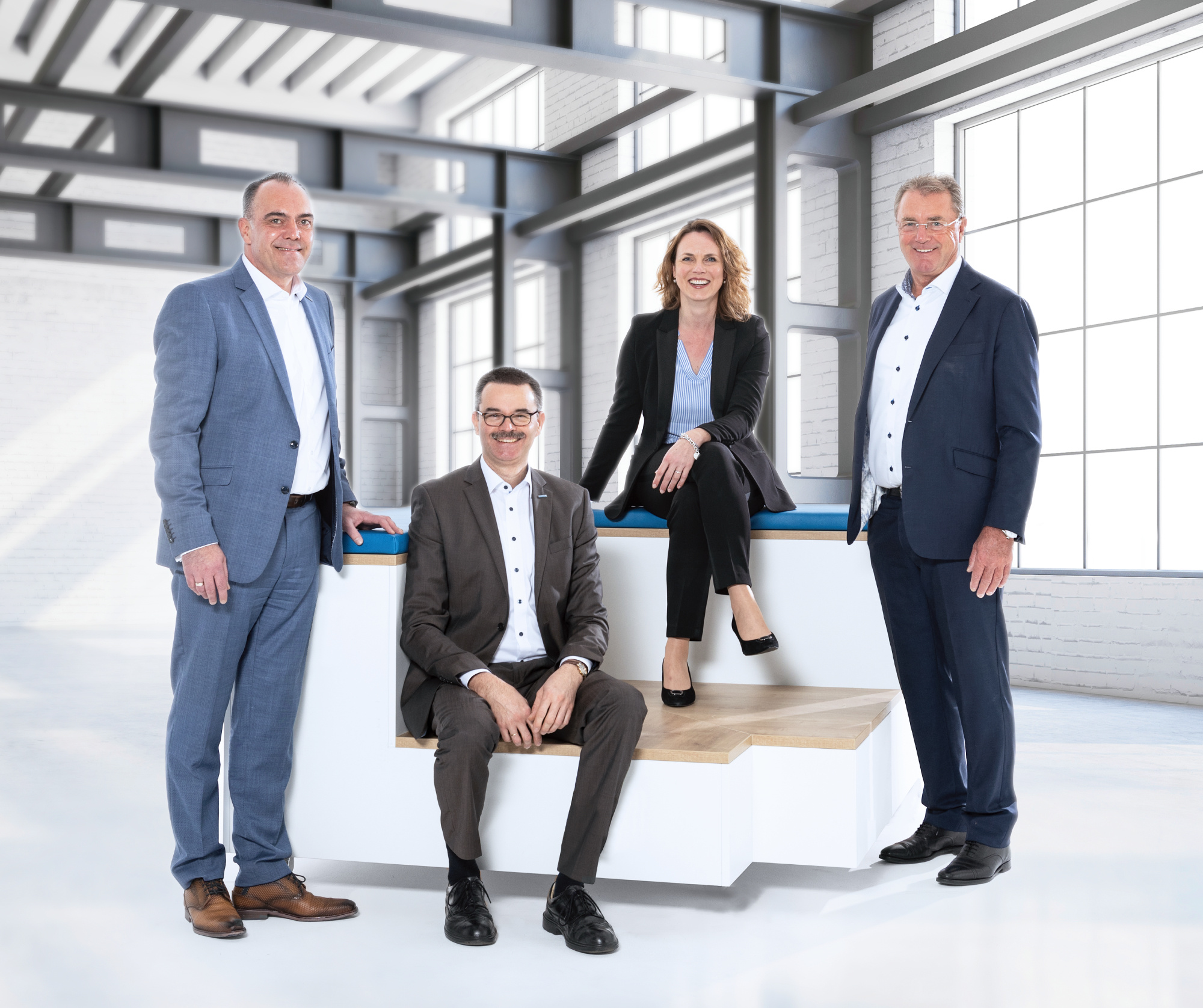 Die Managing Directors von DENIOS: Horst Rose, Alexander Dolipski, Ricarda Fleer sowie Helmut Dennig (Die Bildrechte liegen bei dem Verfasser der Mitteilung.)