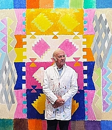 Heinz Mack vor einer Chromatischen Konstellation, 2021, Foto/courtesy Archiv Atelier Mack Heinz Mack vor einer Chromatischen Konstellation, 2021, Foto/courtesy Archiv Atelier Mack