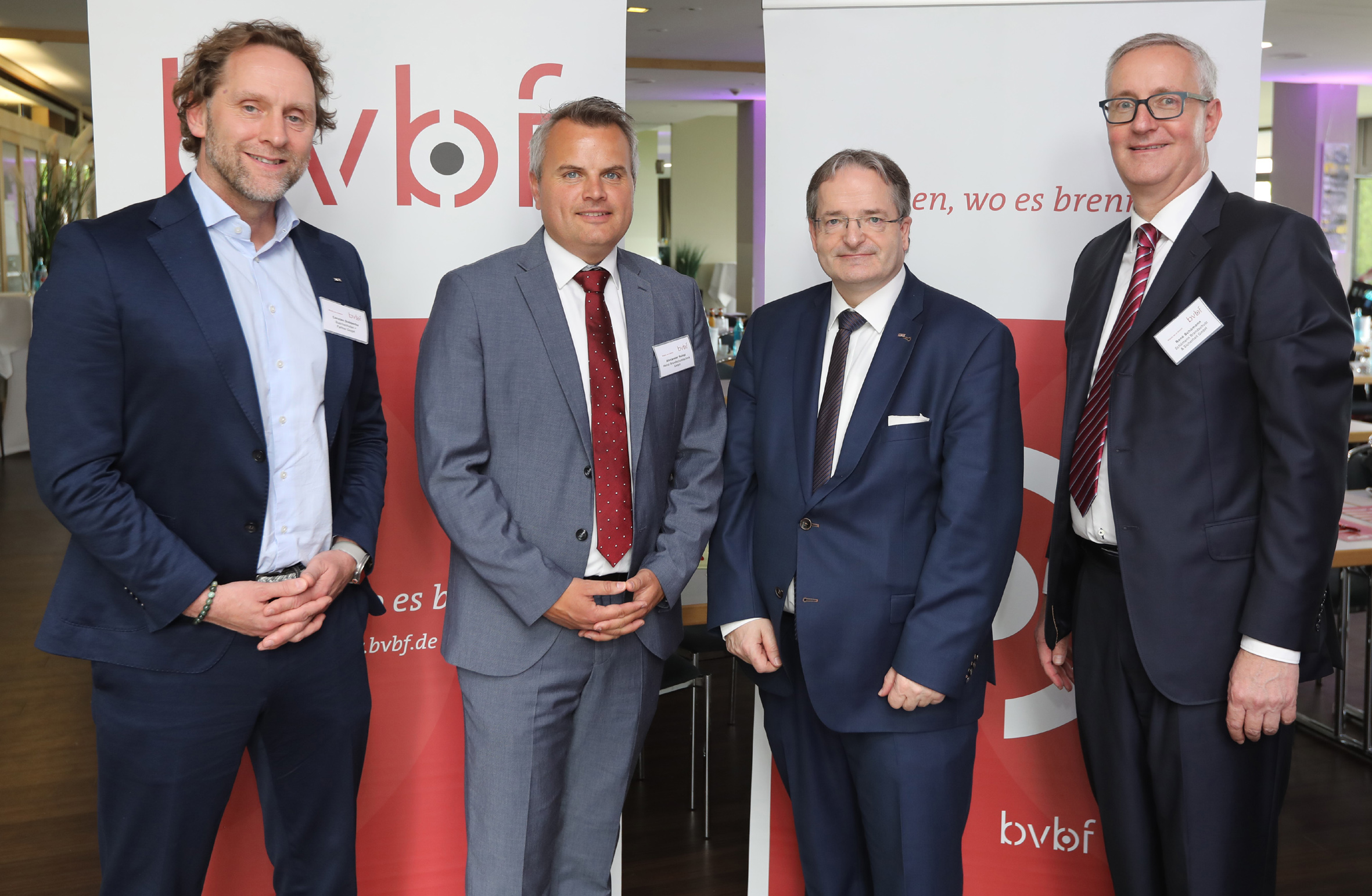 von links: Carsten Dubberke, Alexander Heinzl (bvbf-Vorsitzender), Carsten Wege, RenéSchümann (Die Bildrechte liegen bei dem Verfasser der Mitteilung.) von links: Carsten Dubberke, Alexander Heinzl (bvbf-Vorsitzender), Carsten Wege, RenéSchümann (Die Bildrechte liegen bei dem Verfasser der Mitteilung.)