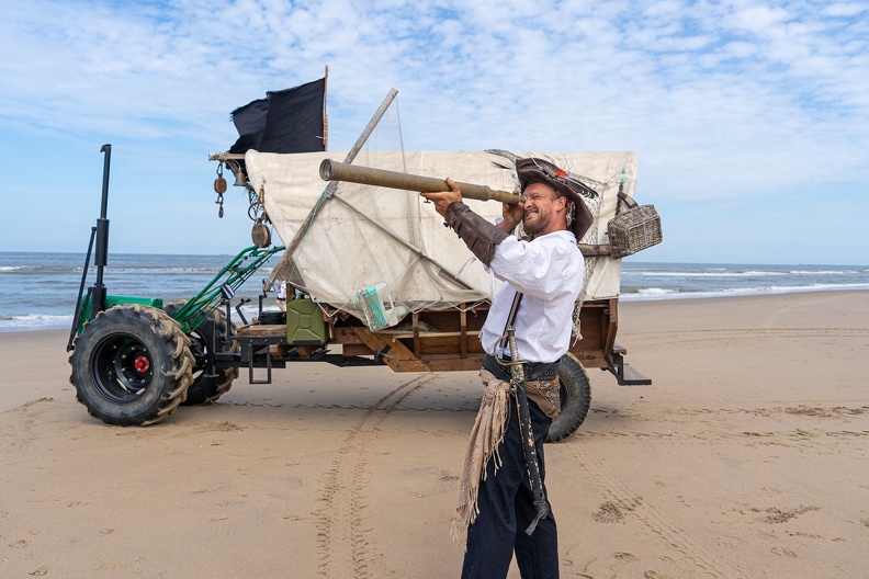 Abenteuer in Sicht mit dem Klimapirat am Strand von Zandvoort (Bildquelle: @Tanja Neumann)