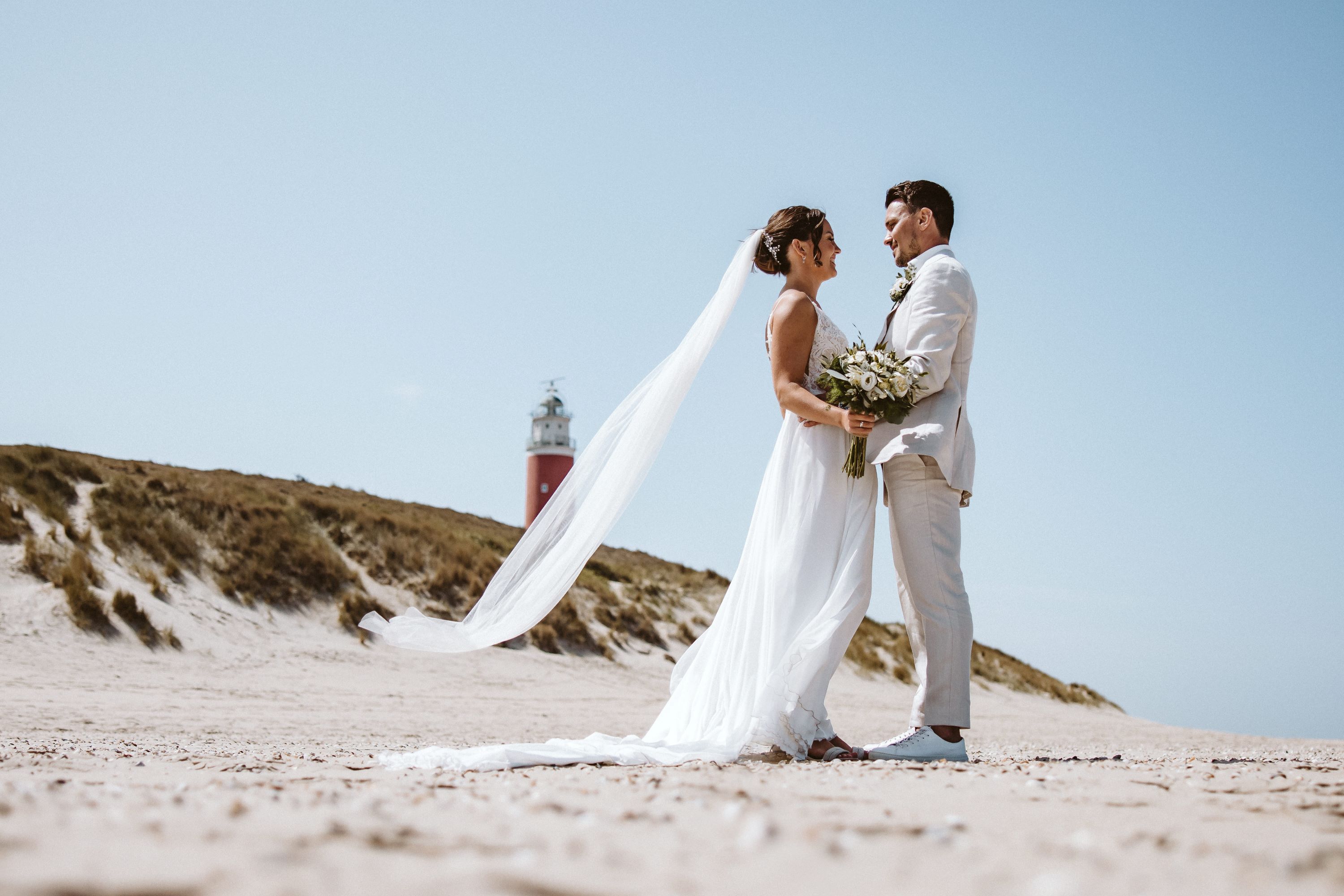 Hochzeit am Leuchtturm von Texel (Bildquelle: @TrouwenTexel) Hochzeit am Leuchtturm von Texel (Bildquelle: @TrouwenTexel)