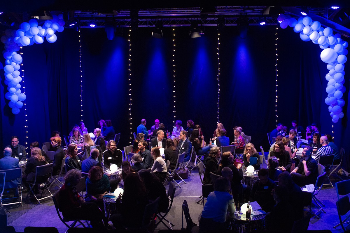 Gespanntes Fachpublikum und Vertreter:innen aus Politik und Wirtschaft beim ersten MEET&GREET (© Renata Chueire) Gespanntes Fachpublikum und Vertreter:innen aus Politik und Wirtschaft beim ersten MEET&GREET (© Renata Chueire)