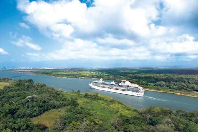 Die Coral Princess im Panamakanal. Foto: Princess Cruises