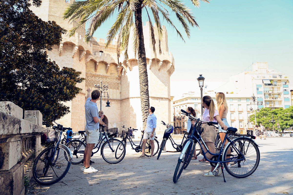 Baja Bikes geführte Radtouren mit Mieträdern und Guide in über 200 Städten (© Baja Bikes)