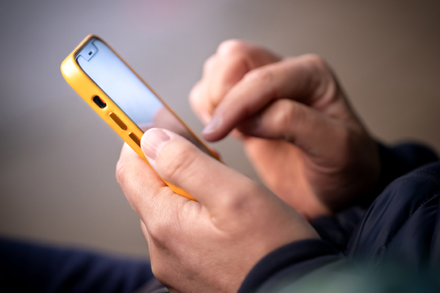 Eine eSIM ist als festes Modul im Smartphone verbaut. (Bildquelle: ERGO Group) Eine eSIM ist als festes Modul im Smartphone verbaut. (Bildquelle: ERGO Group)
