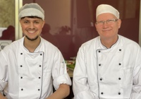 David Albers ist Azubi bei Rebional und wird von seinem Ausbilder Uwe Stickdorn angelernt David Albers ist Azubi bei Rebional und wird von seinem Ausbilder Uwe Stickdorn angelernt