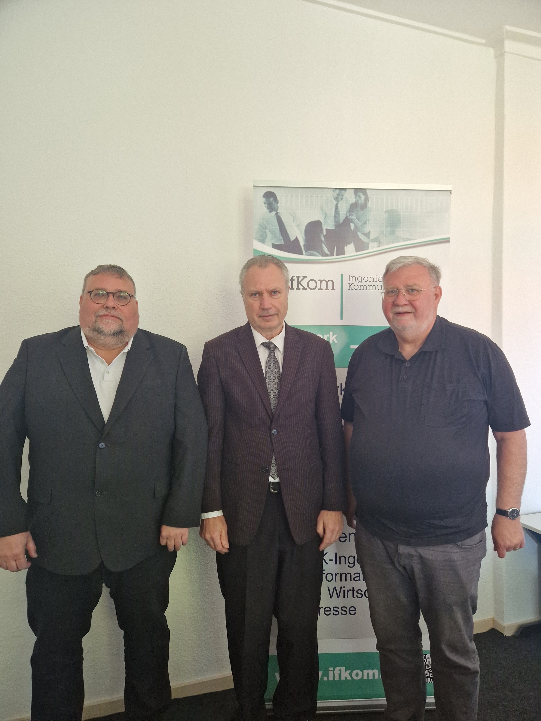 Foto: Abdruck honorarfrei: v.l.n.r.: Peter Maifeld (CGPT), Heinz Leymann (IfKom), Ulrich Bösl (CGPT) Foto: Abdruck honorarfrei: v.l.n.r.: Peter Maifeld (CGPT), Heinz Leymann (IfKom), Ulrich Bösl (CGPT)