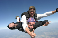 Fallschirmspringen, Fliegen, und noch mehr - Sommerfest am Flugplatz Osterburken/ Schlierstadt