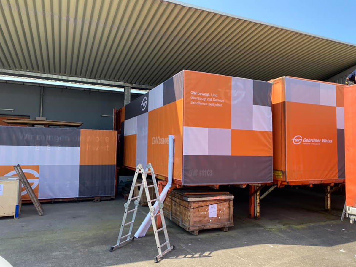 Container Planen bedruckt, konfektioniert und montiert von Mendel PrintDesign Container Planen bedruckt, konfektioniert und montiert von Mendel PrintDesign