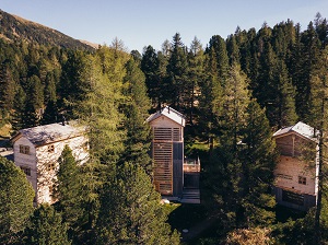 Das Hüttendorf im Sommer (c) Heldentheater (Hollmann am Berg)