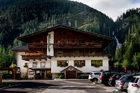 Der Zollwirt inmitten des Alpenpanoramas (c) Armin Kleinlercher (Alpengasthof Zollwirt)