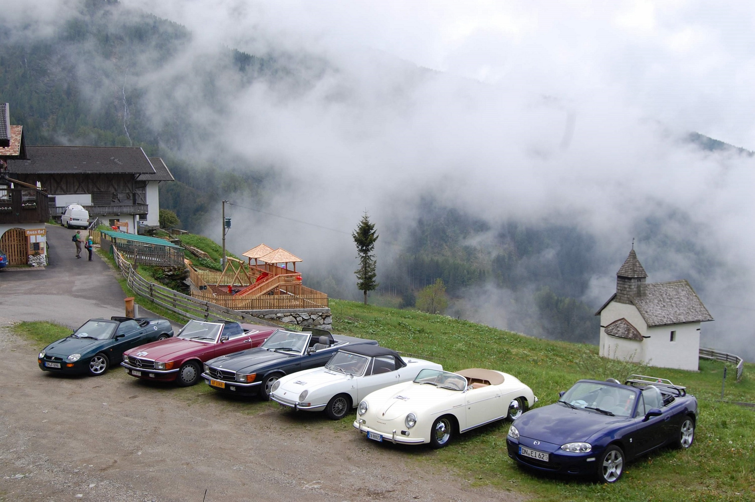Cabrio Oldtimer Tour 2023: Auf den Spuren von Kaiserin Sissi durch Tirol und Südtirol zum 125. Todes (Bildquelle: Classic Team) Cabrio Oldtimer Tour 2023: Auf den Spuren von Kaiserin Sissi durch Tirol und Südtirol zum 125. Todes (Bildquelle: Classic Team)