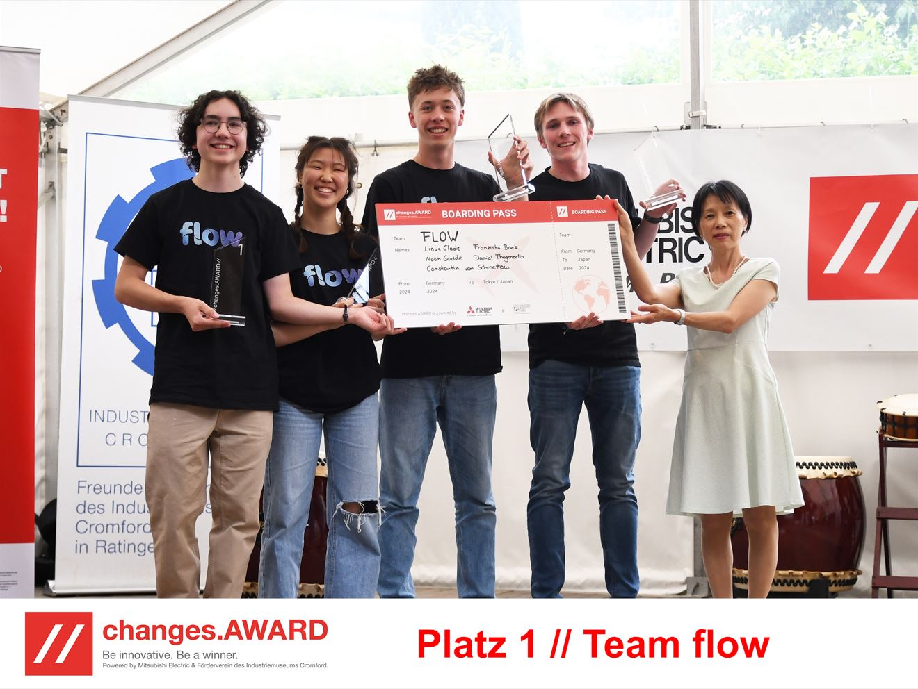 Die Gewinner des changes.AWARD 2023 mit Setsuko Kawahara, japanische Generalkonsulin in Düsseldorf (Die Bildrechte liegen bei dem Verfasser der Mitteilung.) Die Gewinner des changes.AWARD 2023 mit Setsuko Kawahara, japanische Generalkonsulin in Düsseldorf (Die Bildrechte liegen bei dem Verfasser der Mitteilung.)