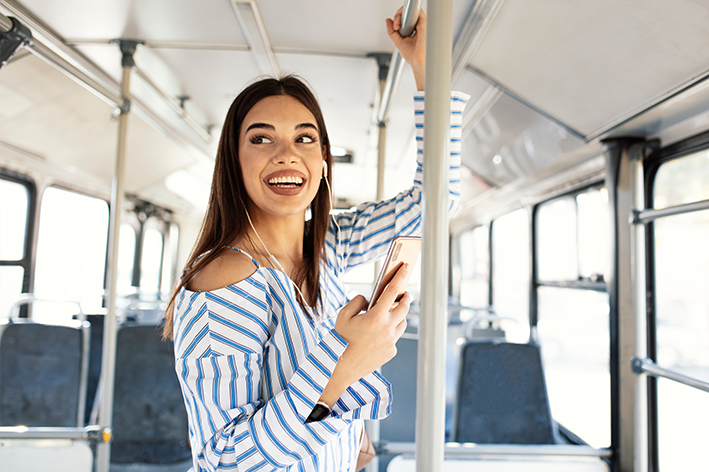 Bundesweit mobil mit dem 49-Euro-Ticket (Bildquelle: Dragana Gordic/stock.adobe.com)