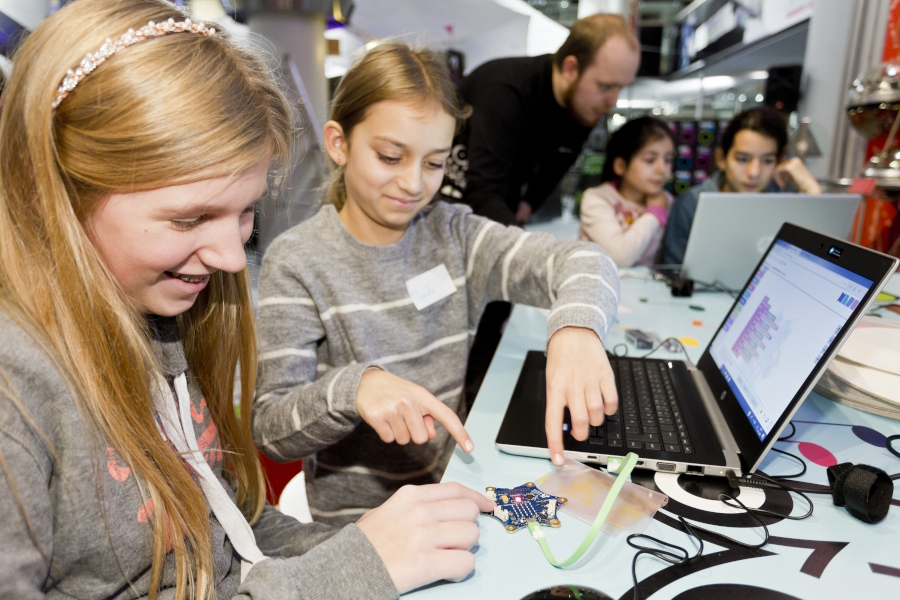 Das Deutsche Museum Bonn entwickelt stetig neue Workshop-Angebote zur Digitalisierung (Die Bildrechte liegen bei dem Verfasser der Mitteilung.) Das Deutsche Museum Bonn entwickelt stetig neue Workshop-Angebote zur Digitalisierung (Die Bildrechte liegen bei dem Verfasser der Mitteilung.)