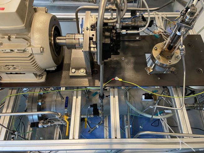 Hardware-in-the-Loop-Prüfstand zur Qualifizierung des Flüssiggases Dimethylether als Kraftstoff. (Die Bildrechte liegen bei dem Verfasser der Mitteilung.)