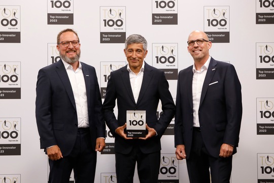 Jörg Willmann (links), Patric Schlecht (rechts) und Wissenschaftsjournalist Ranga Yogeshwar (Mitte) (Bildquelle: GEZE GmbH)