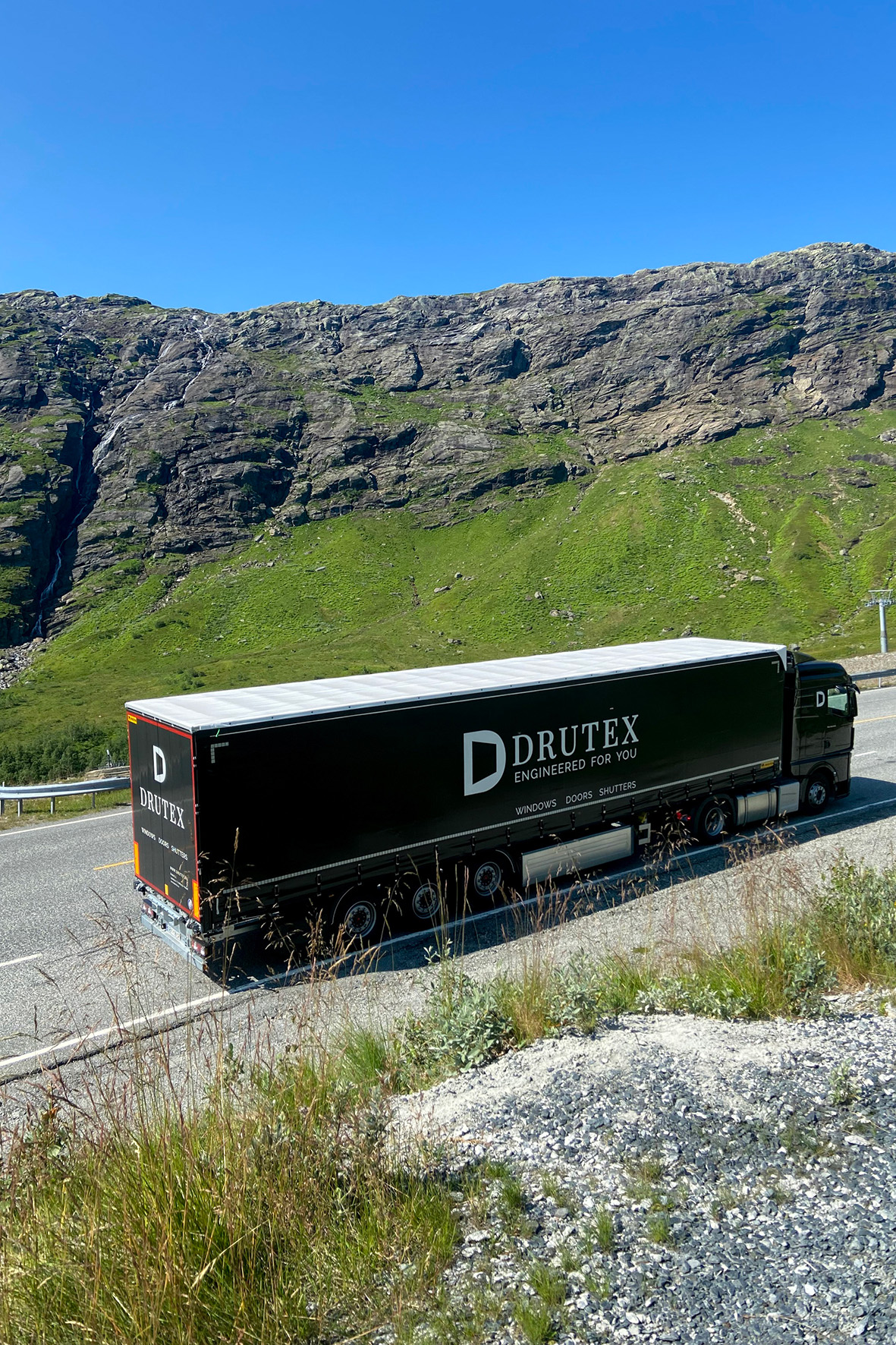 DRUTEX setzt auf Nachhaltigkeit beim Klimaschutz und belädt seine Transportfahrzeuge auf Rückfahrten DRUTEX setzt auf Nachhaltigkeit beim Klimaschutz und belädt seine Transportfahrzeuge auf Rückfahrten