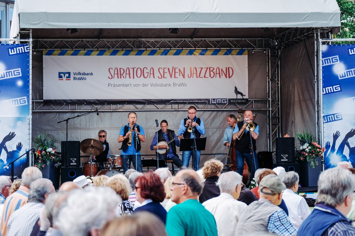 Jazz & more mit der Saratoga Seven Jazzband 2018 (© WMG Wolfsburg, Foto: Janina Snatzke) Jazz & more mit der Saratoga Seven Jazzband 2018 (© WMG Wolfsburg, Foto: Janina Snatzke)