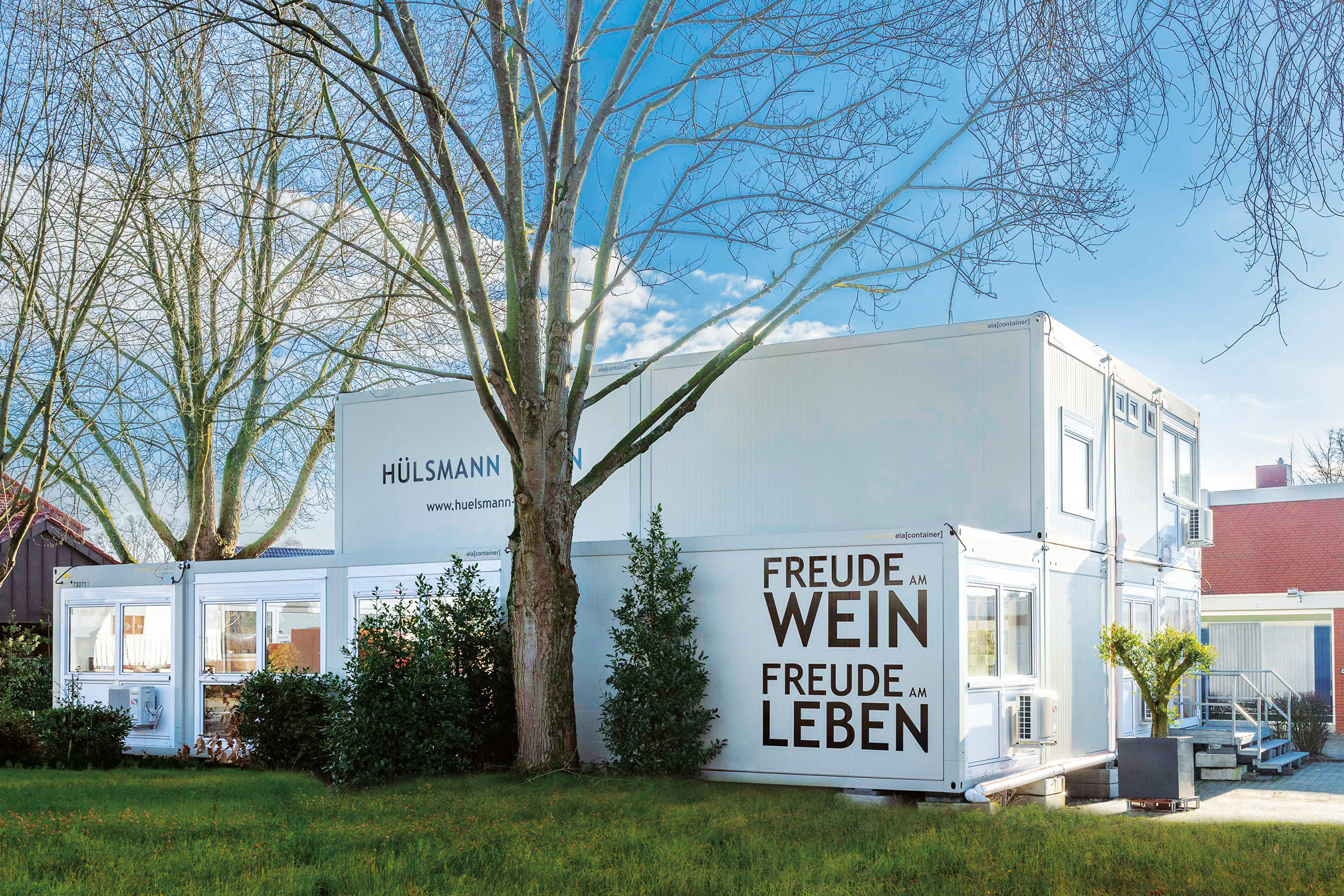 Die zweigeschossige ELA Verkaufsanlage bietet neben einem Verkaufsraum auch Büros und Aufenthaltsbereiche.