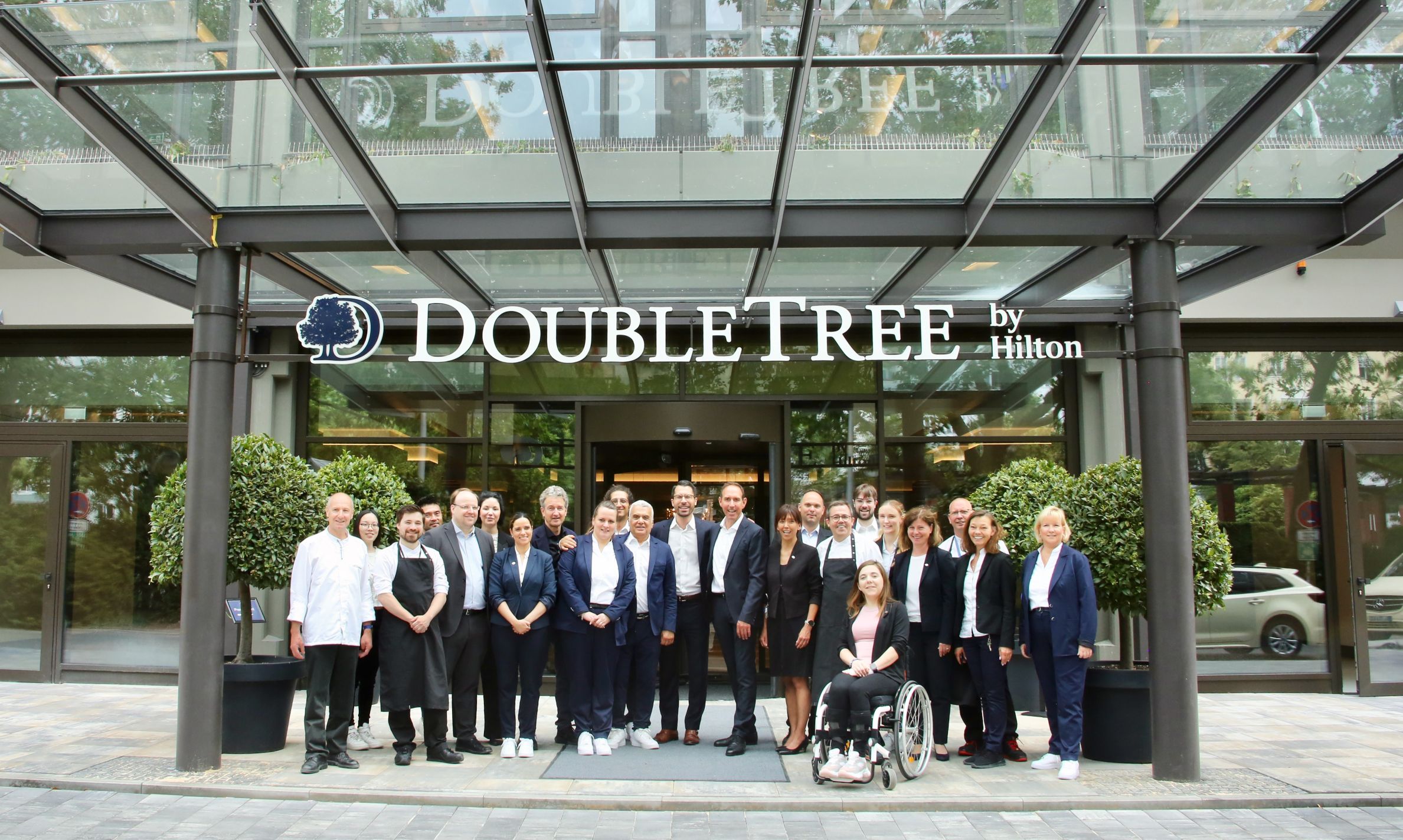 Das Team im neuen DoubleTree by Hilton Berlin Ku´damm freut sich auf die ersten Gäste (Bildquelle: Cornelia Jeske)