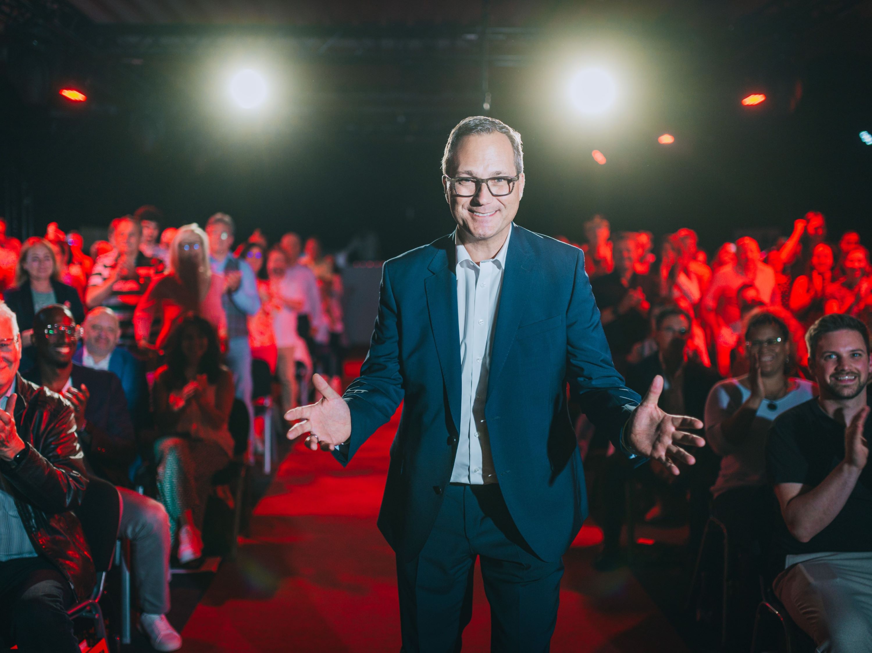 Jens Taubel will Revolution statt Rezession im Verkauf durch Affären zwischen Kunden und Verkäufern (Die Bildrechte liegen bei dem Verfasser der Mitteilung.)