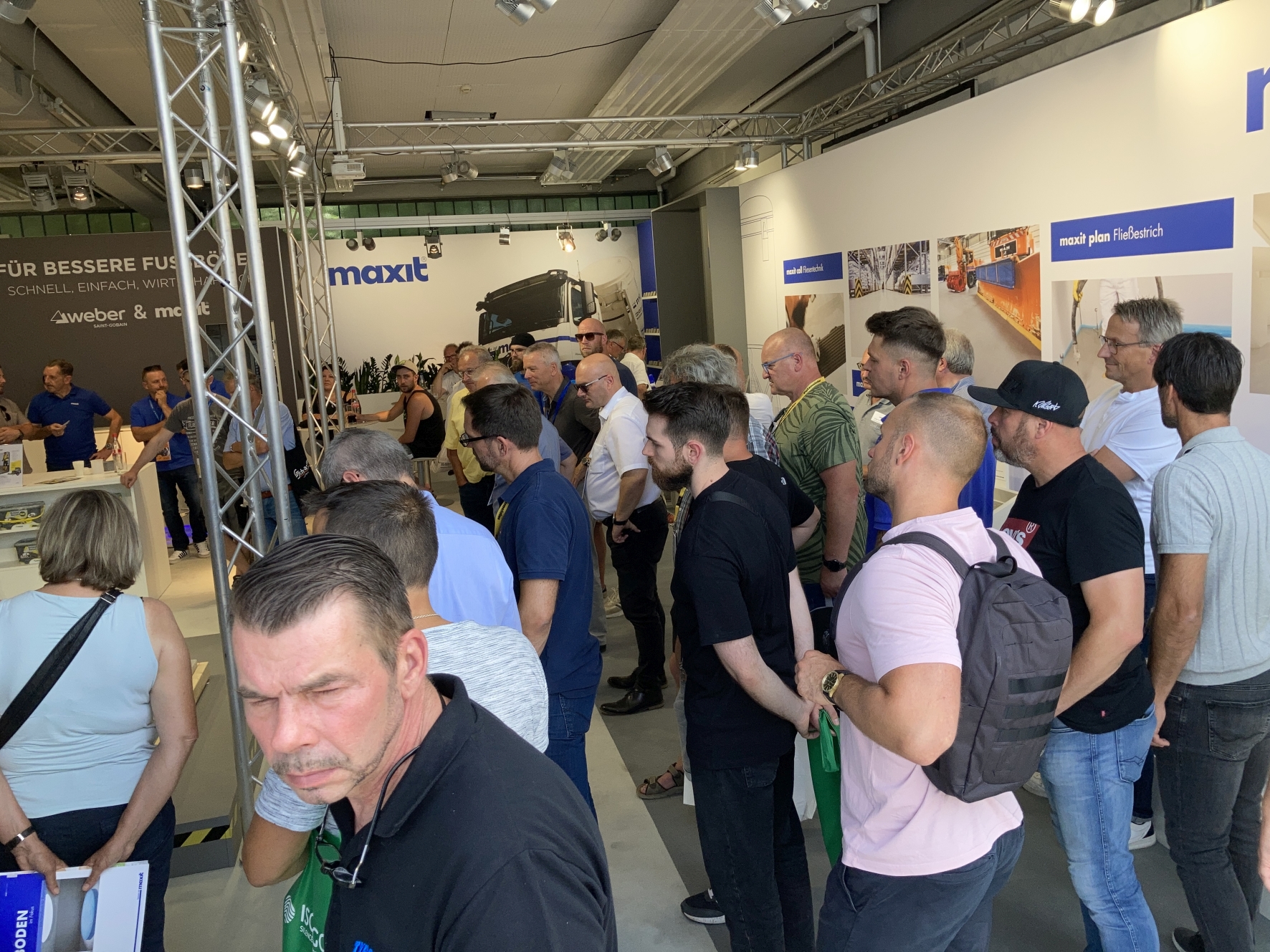 Reges Treiben am Messestand der Maxit-Gruppe der internationalen Fachmesse EPF in Feuchtwangen. (Foto: maxit Gruppe)