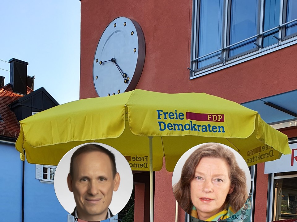Am 15.07.2023 begrüßt Haars FDP-Chef Peter Siemsen (l.) Gabriela Berg (r.) zum Sommer-Talk in Haar. Am 15.07.2023 begrüßt Haars FDP-Chef Peter Siemsen (l.) Gabriela Berg (r.) zum Sommer-Talk in Haar.