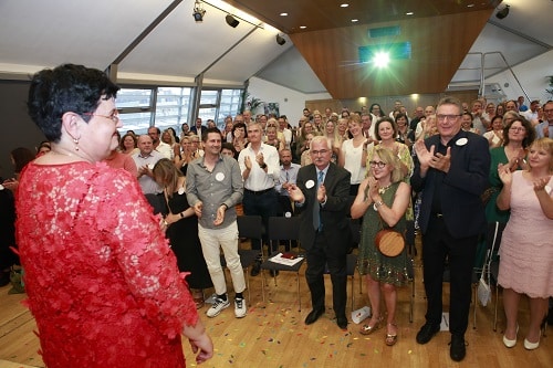 Standing Ovations für die Keynote Speakerin Monika Herbstrith-Lappe (Bildquelle: @Astrid Bartl)